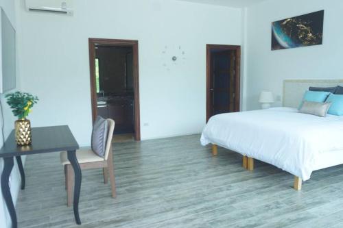 CoaSea Pool Villa - 3 Bedrooms 3.5 Bathrooms