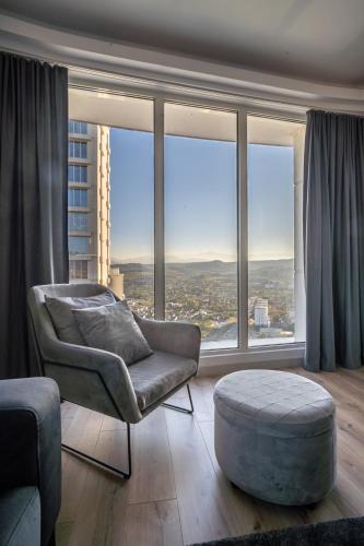 Sunrise Sky Lux Apartment, 33rd floor, Pool and Fitness Included, Skopje