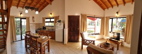2 bedrooms, 5 beds