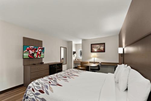 Red Roof Inn Winchester - image 6