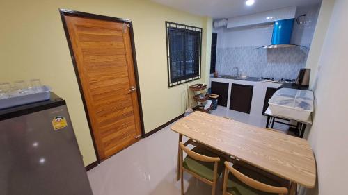 Kitchen, Hatyai.Muslim.Home in Khuan Lang