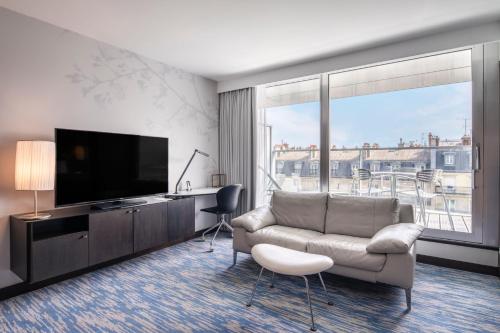Renaissance Paris Arc de Triomphe Hotel - image 8