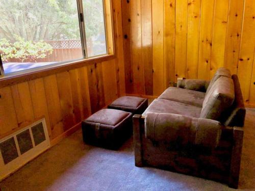 Serene and Magical Cabin w/Barrel Sauna and Fireplace