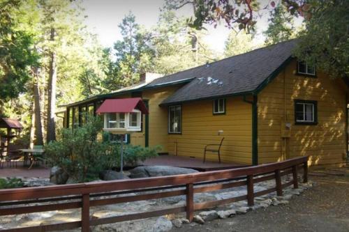 Serene and Magical Cabin w/Barrel Sauna and Fireplace