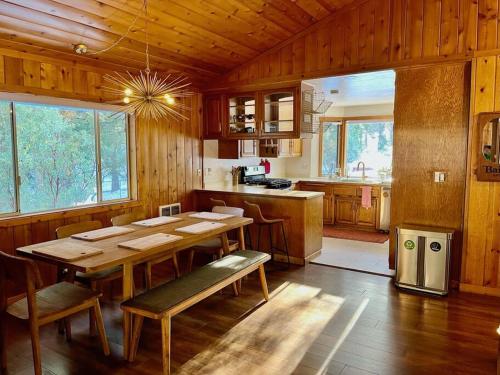 Serene and Magical Cabin w/Barrel Sauna and Fireplace