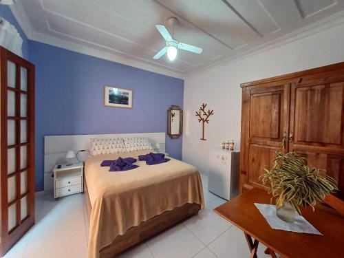 3 bedrooms, 4 beds