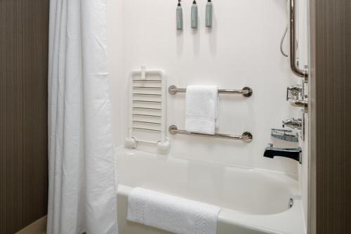 Courtyard by Marriott Houston Northeast - image 15