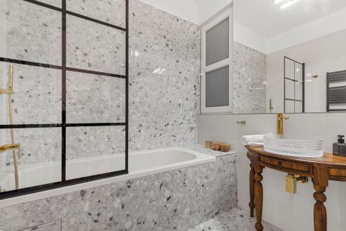 LAM Modern Art Apartment - AC - Free parking, Bratislava (foto 10)