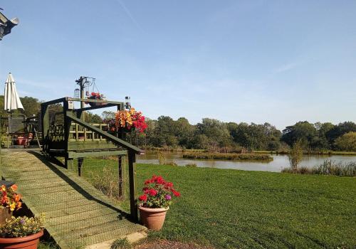 Idyllic Shepherds Hut glorious views to South Downs 'Perch'