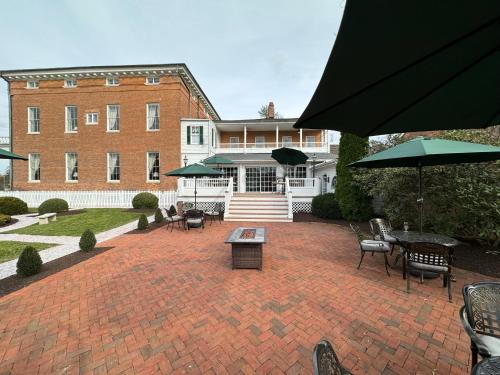 บริการและสิ่งอำนวยความสะดวก, Antrim 1844 in เวสต์มินสเตอร์ (MD)