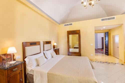 Il Vescovo, Incredible Attic in center of Montepulciano, Luxe