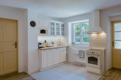 Kitchen, Chalupa Na Rachackach in Kamenice Nad Lipou