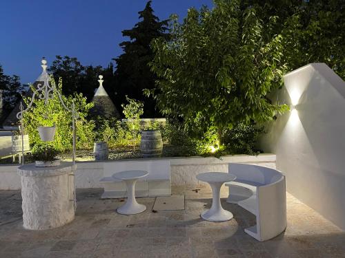  Trulli in giardino in Locorotondo