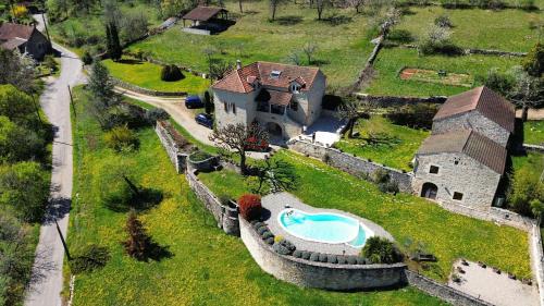 L Oustal, Gite 4 etoiles piscine privee - Location saisonnière - Crayssac