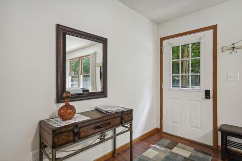 Kickapoo Creekside Escape in Danville, USA