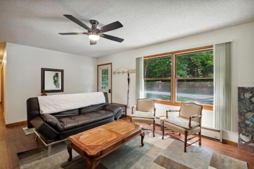 Kickapoo Creekside Escape in Danville, USA