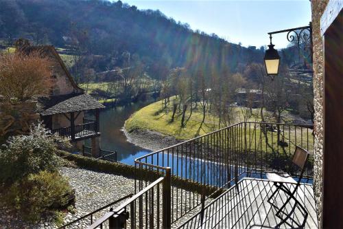 Les Oiseaux De Belcastel, family house