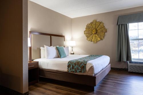 D. Hotel Suites & Spa in Holyoke, USA