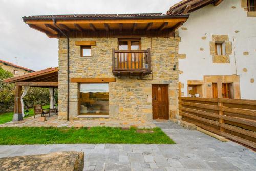 Egur Etxe I Caserío Vasco I Jardín I Porche I BBQ I Chimenea (Egur Etxe I Caserio Vasco I Jardin I Porche I BBQ I Chimenea) in Zuia
