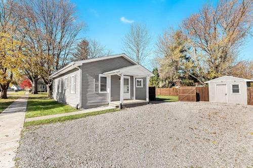 New! Warm & Cozy 3BR w/ Hot Tub, Firepit & BBQ! thumb 4