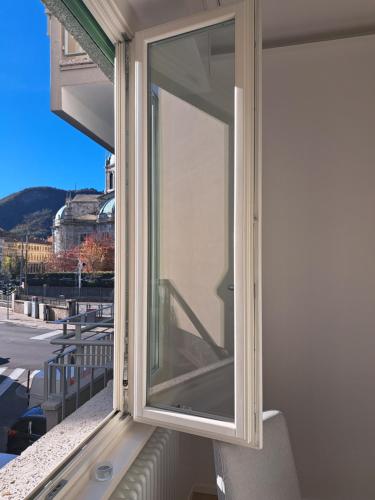 The window on the theatre and the cathedral - Luxury apartment, Côme (photo 7)