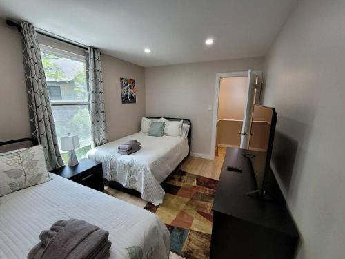 Contemporary bliss-newly renovated cozy villa! thumb 4