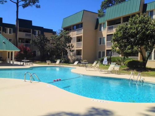 Peaceful Treetop Condo - 2br/2ba in Hilton Head Island (SC)