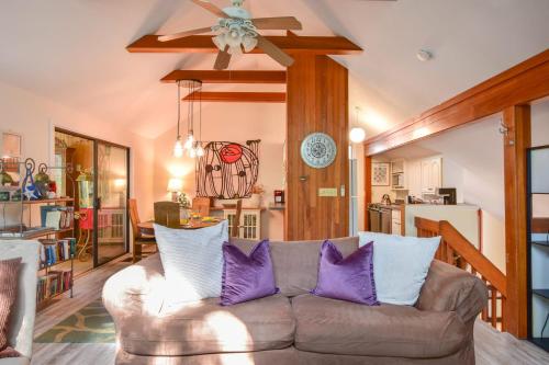 Lake House in Centerville with Private Water Access in Barnstable, USA
