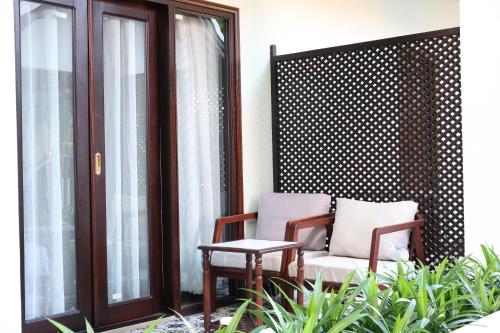 Twin Room with Garden View image 3