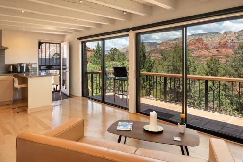 Private, Modern, Luxury Studio With Unmatched Red Rock Views Private Trail Head - Enjoy on property Sauna, Aromatherapy Steam Room, Hot Tub, Pools and Wellness Services - Apartment - Sedona