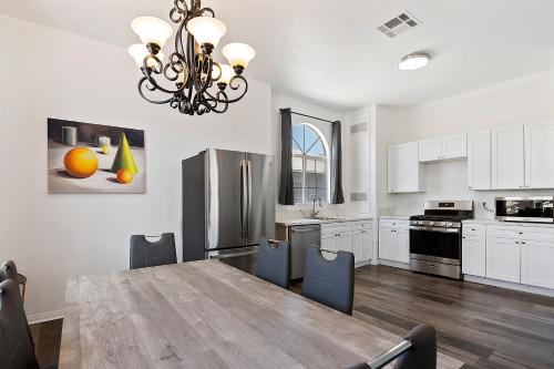 Private 1bedroom for rent in a 3bedroom 2bath unit to share with roommate in Los Angeles, USA