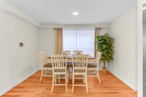 Cozy 3BR Newark Apt with Easy Access to NYC and Seton Hall in Newark, USA