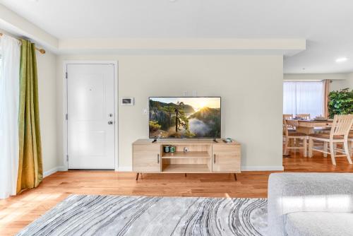 Cozy 3BR Newark Apt with Easy Access to NYC and Seton Hall in Newark, USA