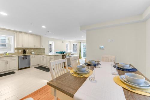Cozy 3BR Newark Apt with Easy Access to NYC and Seton Hall in Newark, USA