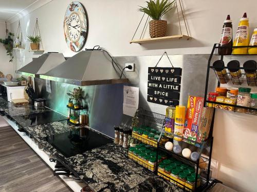 นินกาบู ลอดจ์ เอ็กซ์เม้าท์ (Ningaloo Lodge Exmouth) in เอกซ์เมาท์