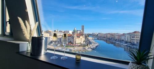 Grand Duplex dans Immeuble Historique, Superbe Vue sur les quais, hyper centre - Location saisonnière - Sète