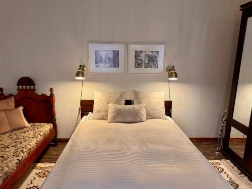 Family Room image 6