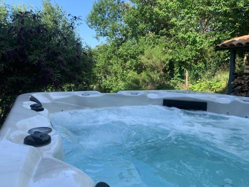 Villa la bastide piscine et jacuzzi in Vernoux-en-Vivarais