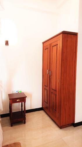Family Room image 10