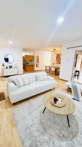 Luxury Modern Home – khách sạn tại Summerstrand