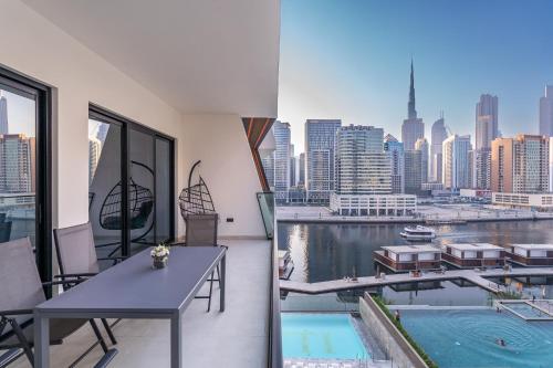 Elegant treat with Burj Khalifa view by Suiteable, Dubai (photo 3)