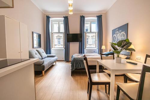 Simple 1BR Studio Escape, Your Relaxing Getaway, Vienna (photo 2)