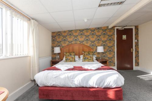 Superior King Room image 8