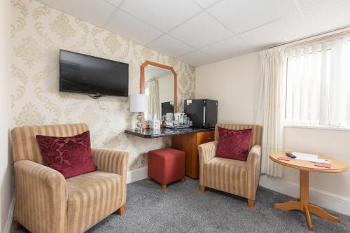 Superior King Room image 7