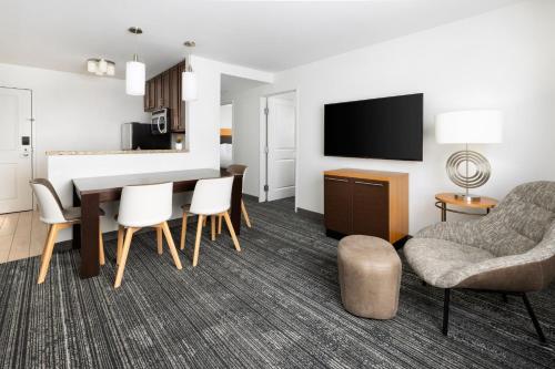 2 bedrooms, 3 beds