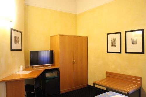 Double Room image 5