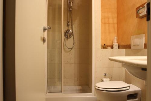 Club Hotel - image 10