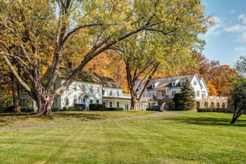 Sunny Ridge - PoshPadsCT Best Town Washington in Washington, USA