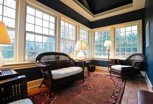 Sunny Ridge - PoshPadsCT Best Town Washington in Washington, USA