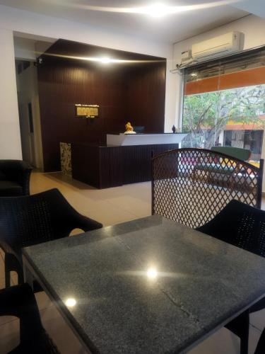 โรงแรมแชปลิน พอนดิเชอรี (Chaplin Hotel Pondicherry) in ปอนดิเชอร์รี่